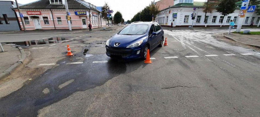 Peugeot в Бобруйске на переходе сбил пенсионерку