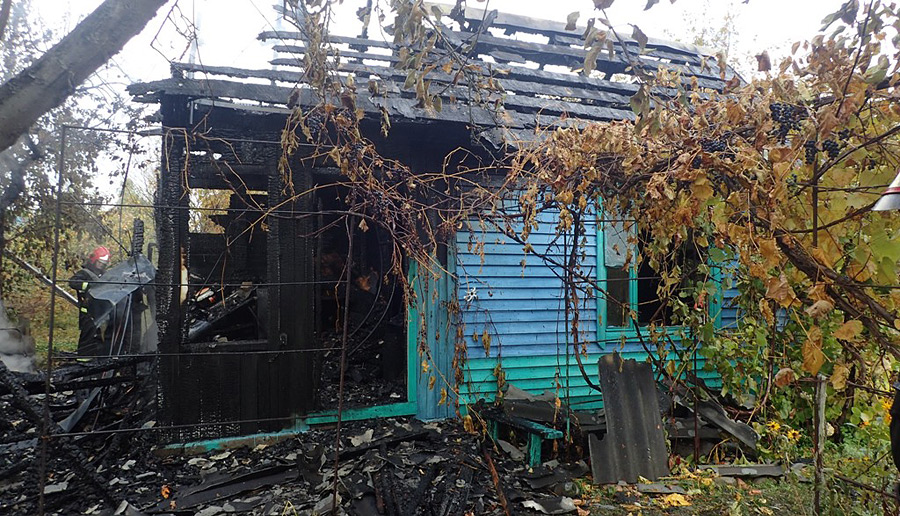 Два сарая, авто и дом без крыши – три пожара минувшей недели