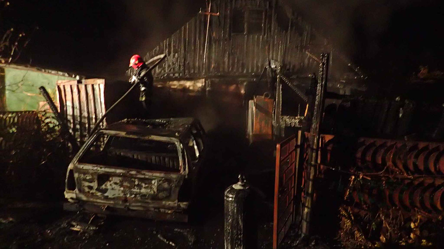 Огонь в окне, жар в бане и пожар от выключателя – три огненных ЧП в Бобруйске и на районе