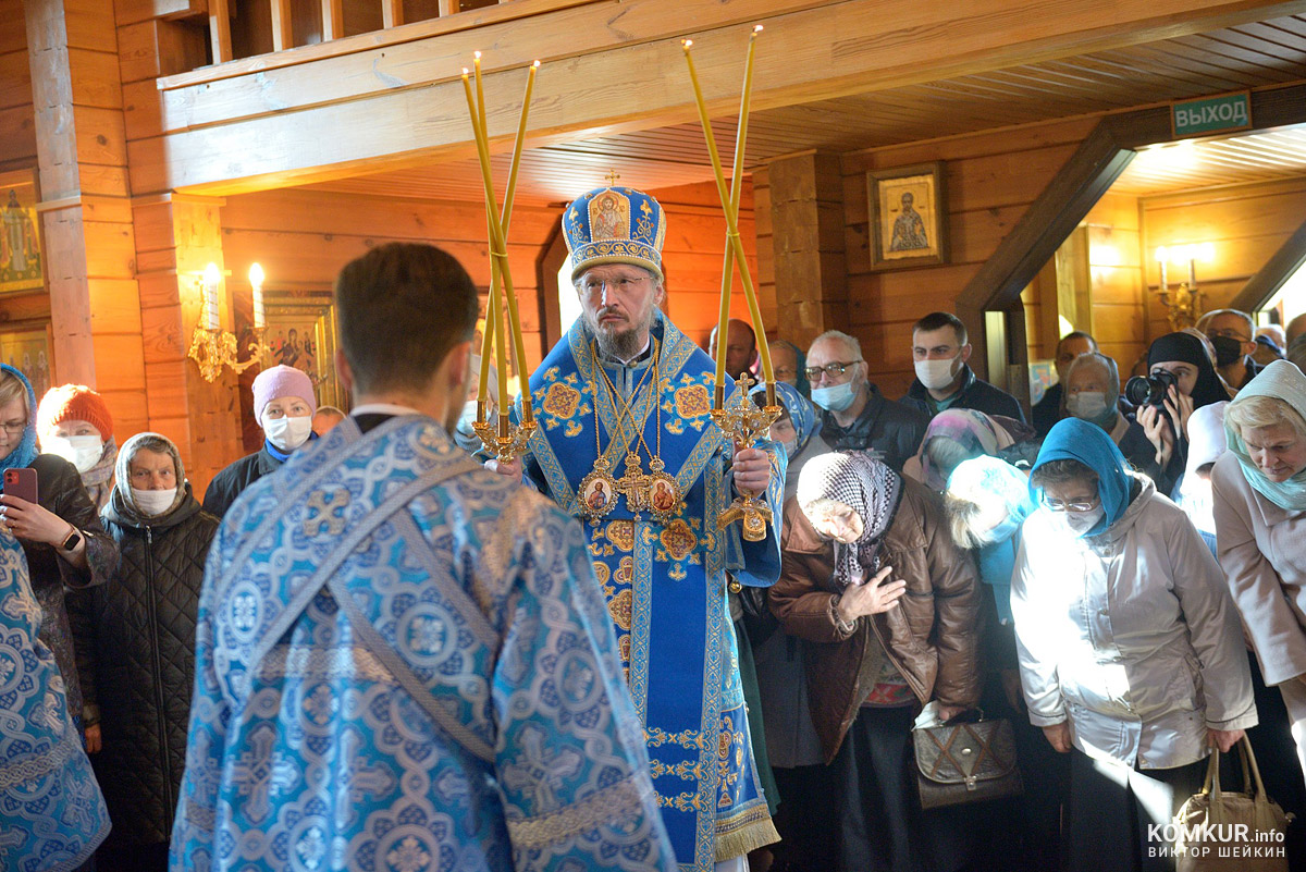 Митрополит Вениамин возглавил Божественную литургию в храме Бобруйска