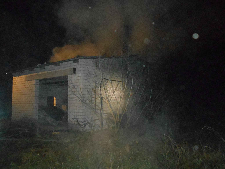 Уничтожены кровля и перекрытие: пожар в Бобруйском районе