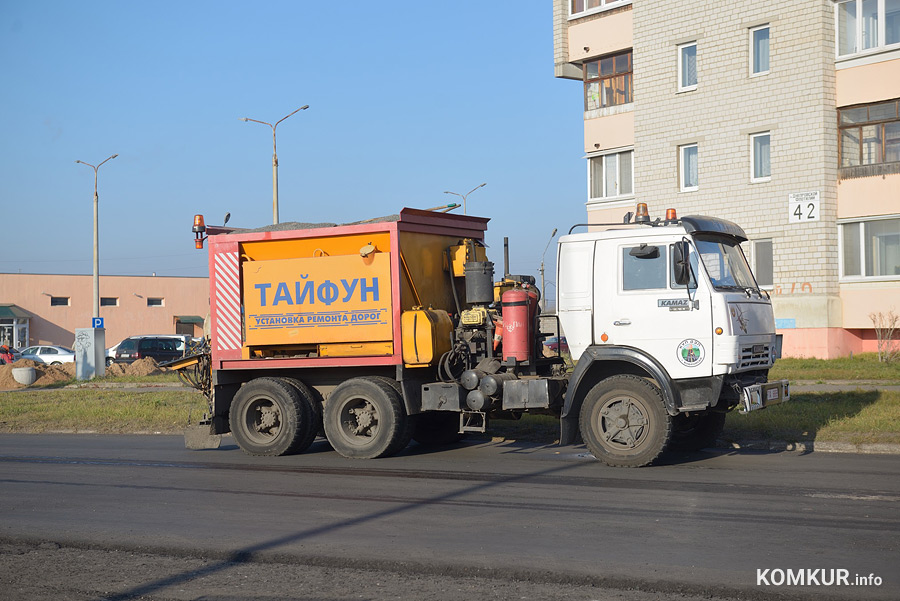 В Бобруйске ремонтируют еще одну проблемную улицу
