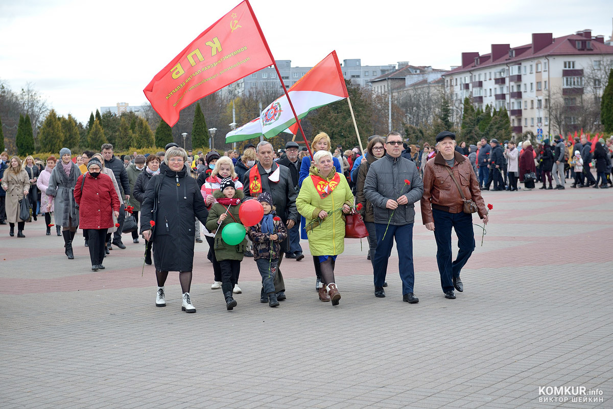 Празднование Дня Октябрьской революции в Бобруйске. Фоторепортаж