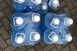 В Бобруйске у нелегального продавца изъяли около тысячи литров стеклоомывающей жидкости