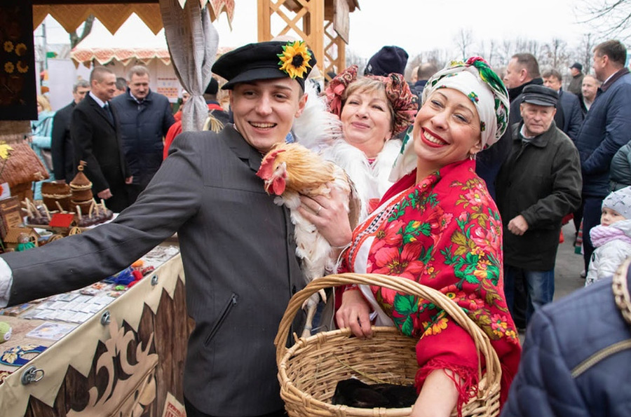 Областной фестиваль-ярмарка тружеников села «Дажынкі-2021» пройдет в Могилеве 19-20 ноября. Основные мероприятия состоятся во Дворце культуры области и на территории, прилегающей к учреждению.
