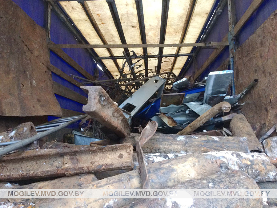Под Могилевом милиция остановила фуру. За рулем был житель Бобруйска, а в кузове — 20 тонн металлолома без документов