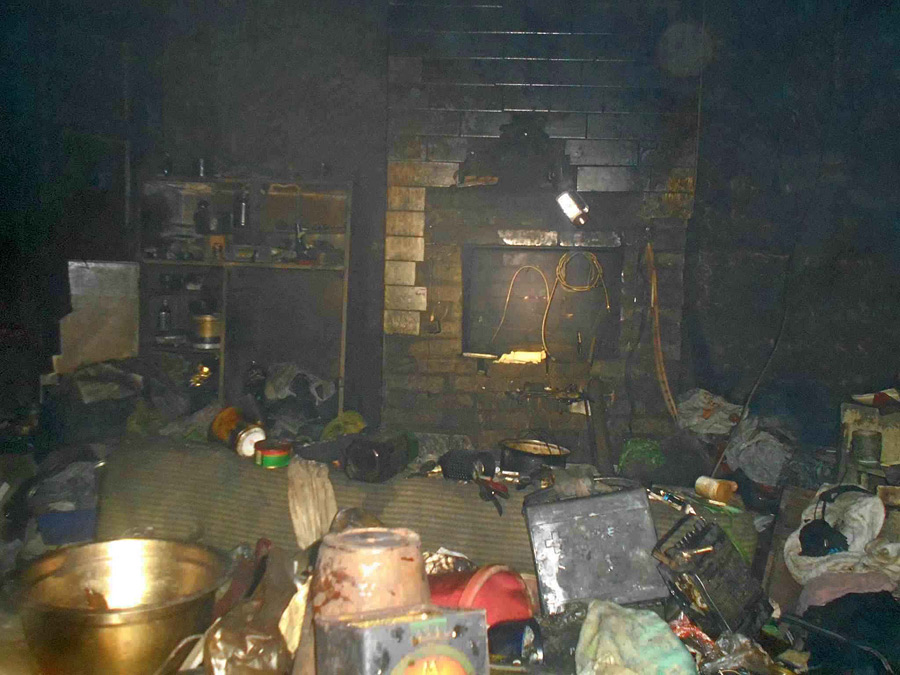 В половине одиннадцатого вечера в последний день ноября бобруйские спасатели получили сообщение о пожаре в жилом доме в переулке Дальнем.