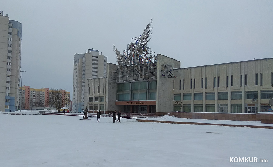 Праздничная ремесленная выставка-ярмарка «Новогодние чудеса» состоится во Дворце искусств (ул. Ульяновская, 35) 24, 25 и 26 декабря.