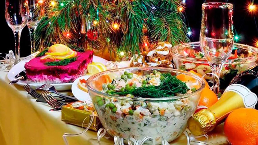 Новогоднее меню диетолога: фаршированный кальмар, шпинат с рикоттой и полезный оливье