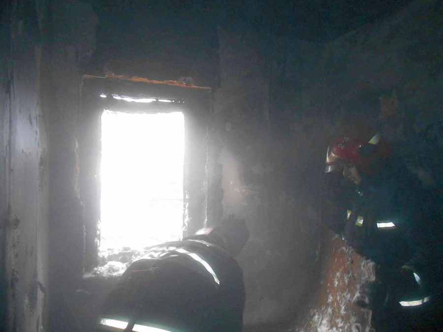 Загорелся дом в Бобруйском районе. Обгоревший диван наводит на мысли…