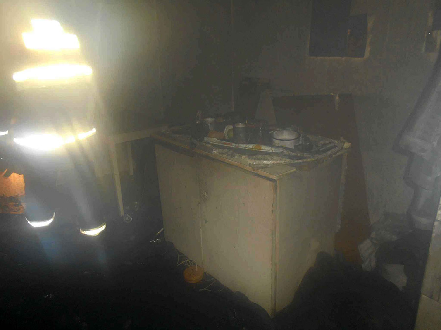 Пожарные в Бобруйске вынесли мужчину из огня