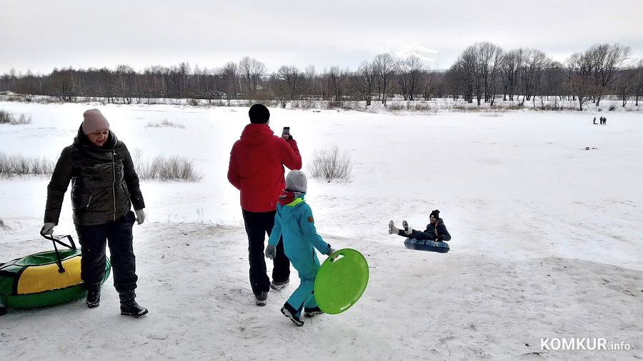 Лыжня…на озере и мангал на снегу. Жители Бобруйска наслаждаются настоящей зимой