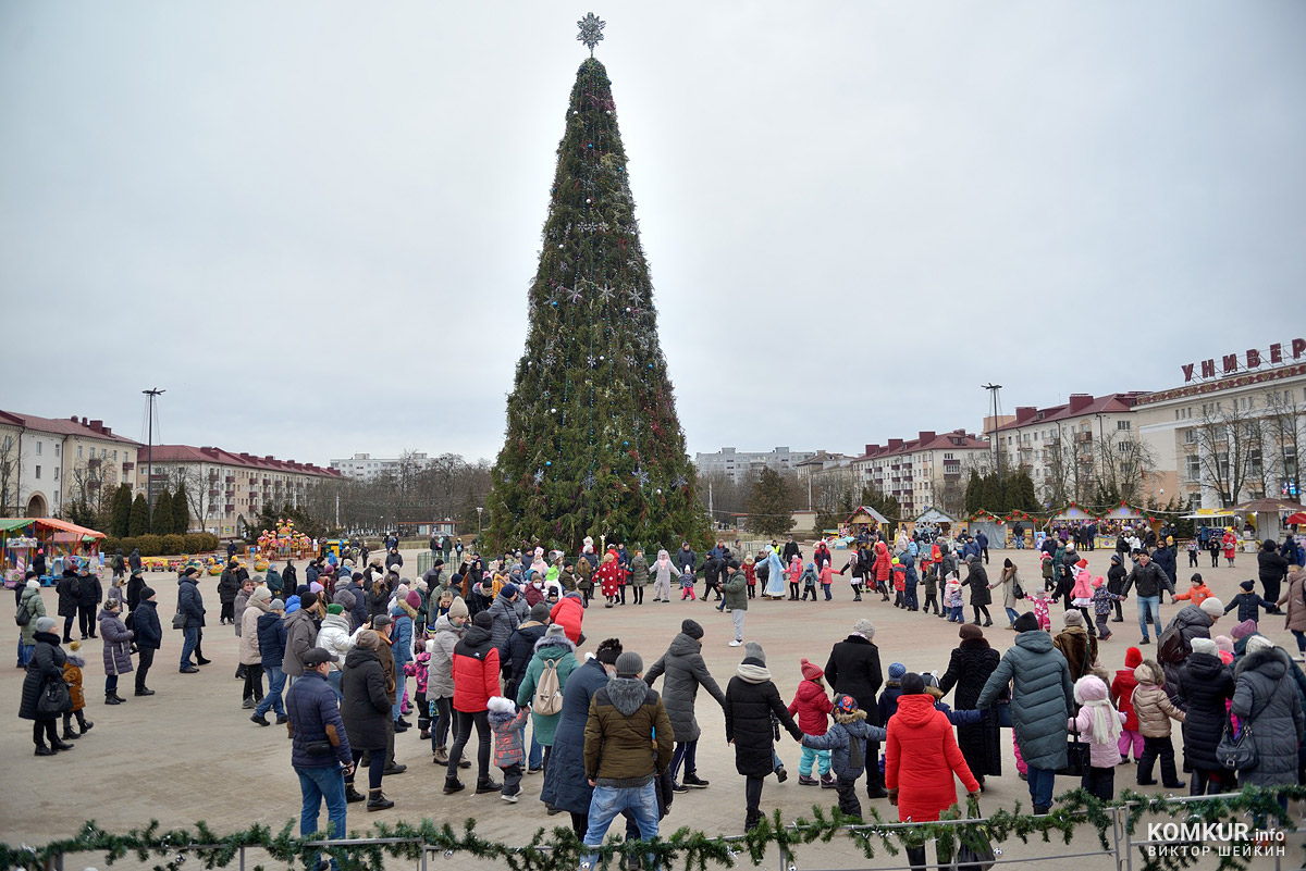 «В Новый год – за чудесами!» Фоторепортаж с главной площади Бобруйска