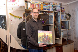 Настольщик из Бобруйска показал нам коллекцию в полторы сотни игр и рассказал о своей мечте