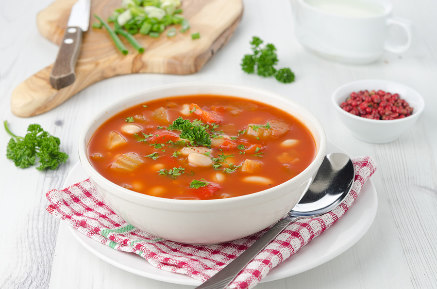 Предлагаем вам рецепт куриного супа, который точно станет вашим любимым. Очень ароматный, наваристый, в меру густой, он настолько вкусный, что его можно есть каждый день!