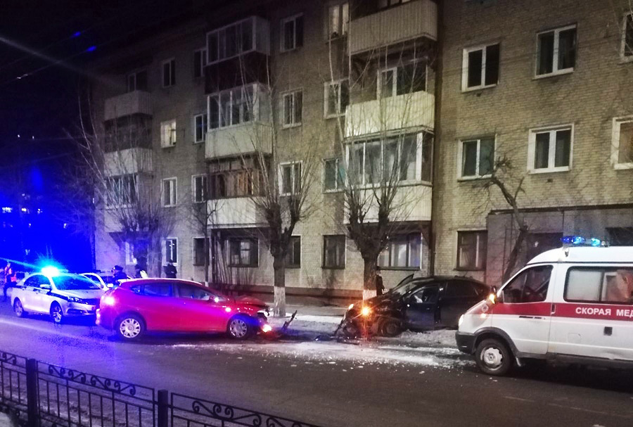Это столкновение произошло на улице Советской, напротив кафе «У Фёдора», во вторник, 18 января, ориентировочно около восьми вечера.