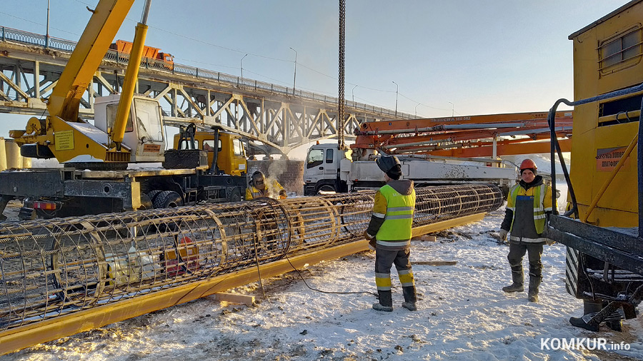 Зачем в Бобруйске укрепляют мост, который... пойдет под снос?