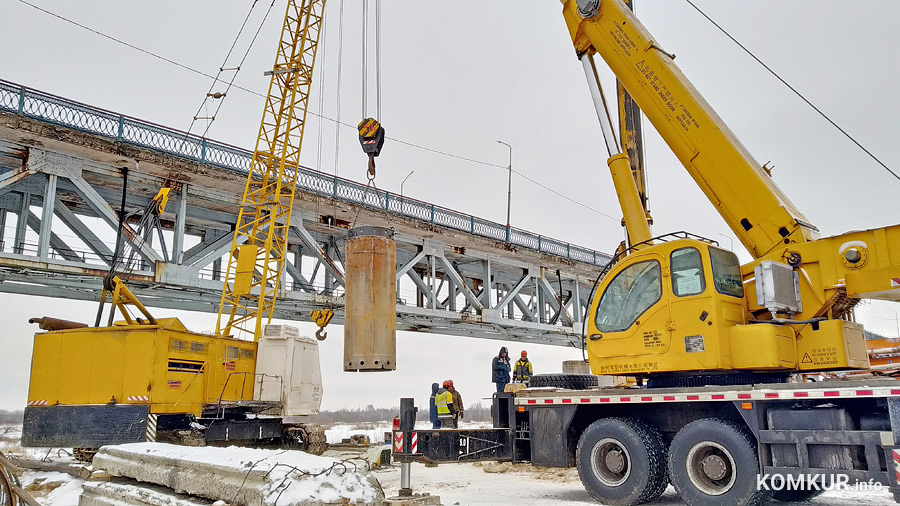 Зачем в Бобруйске укрепляют мост, который... пойдет под снос?