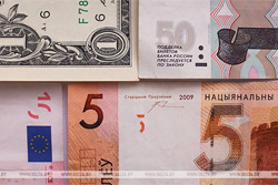 Доллар и евро на торгах 28 февраля подорожали, российский рубль подешевел