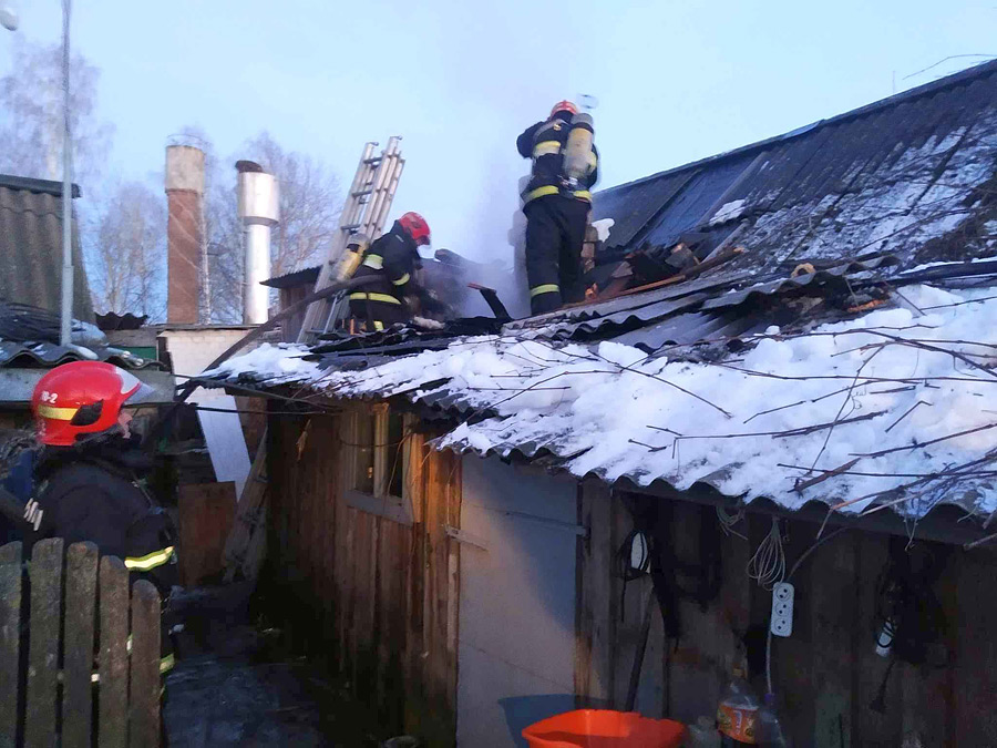В шесть вечера 13 февраля спасателям поступило сообщение о пожаре в бане в поселке Ленина.  О ЧП сообщили хозяева.