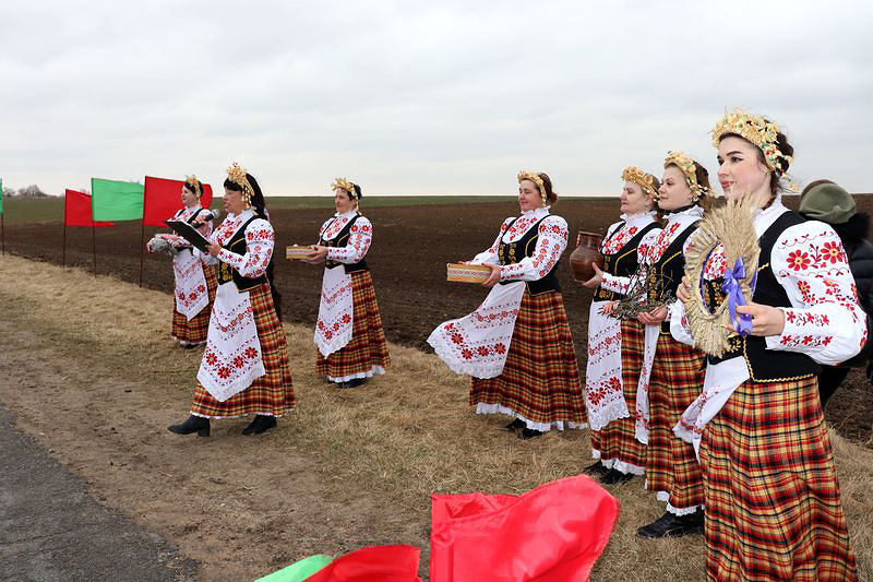 На поле ОАО «Михалевская Нива» Бобруйского района был дан старт весенней посевной кампании в Могилевской области