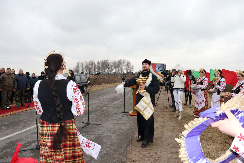 На поле ОАО «Михалевская Нива» Бобруйского района был дан старт весенней посевной кампании в Могилевской области