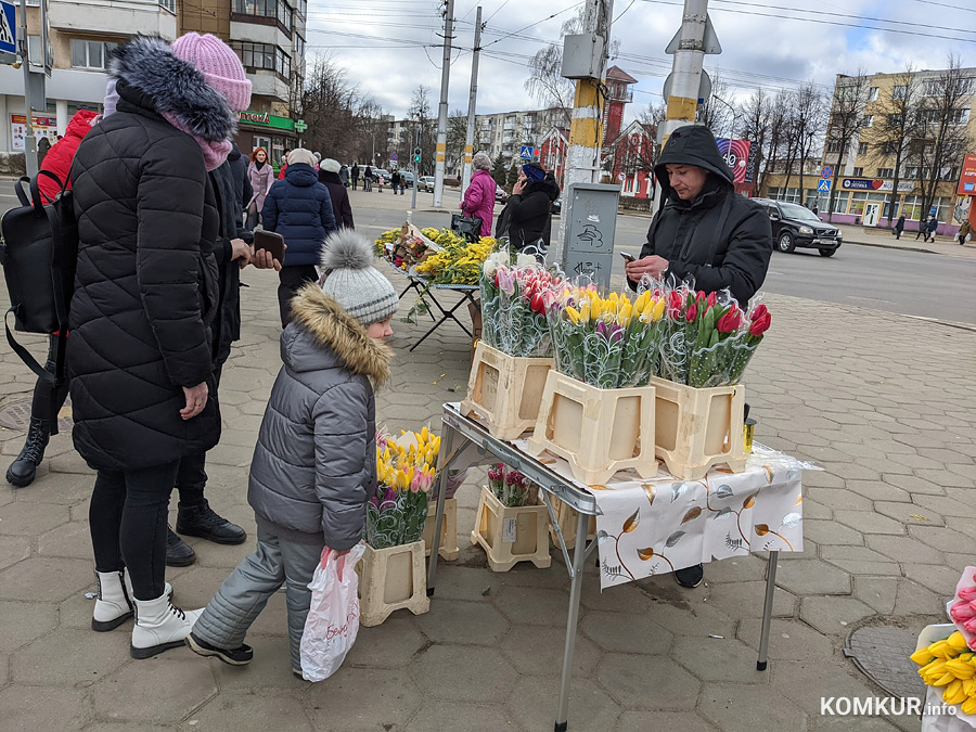 Цветочная торговля в Бобруйске в самом разгаре