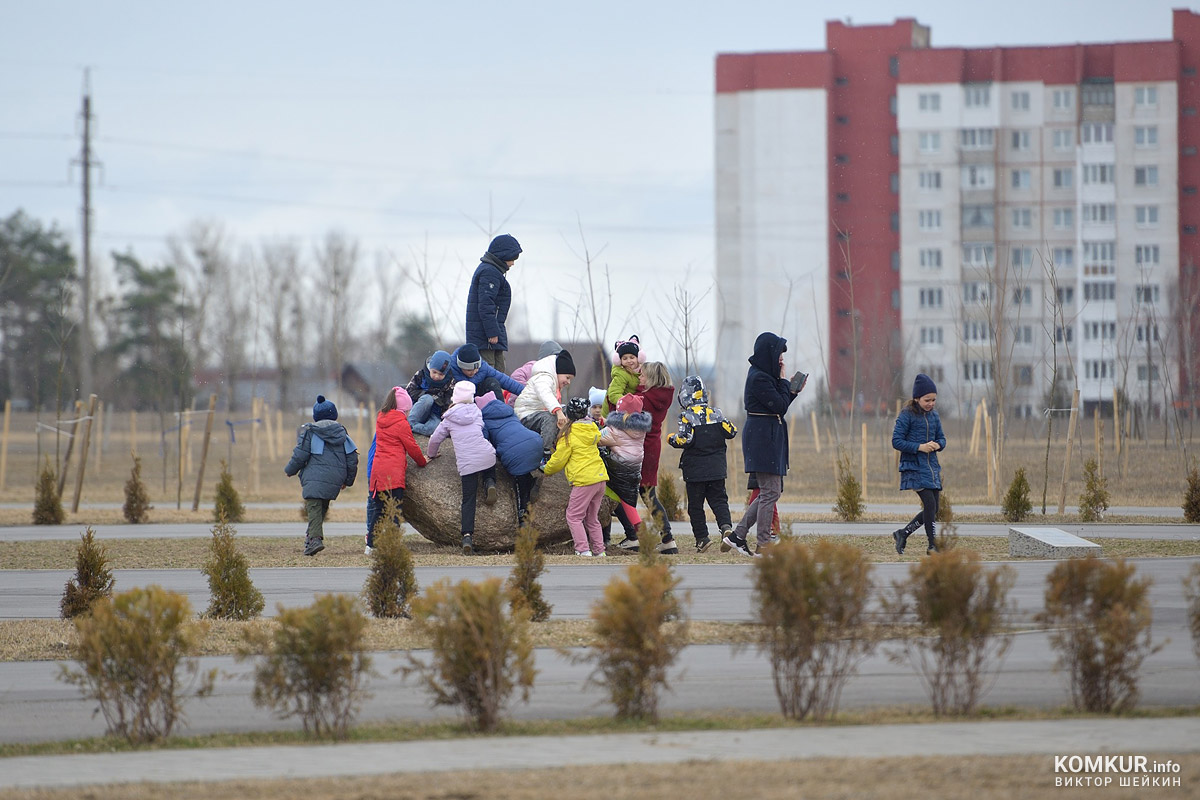 Погодные качели в Бобруйске. Фоторепортаж