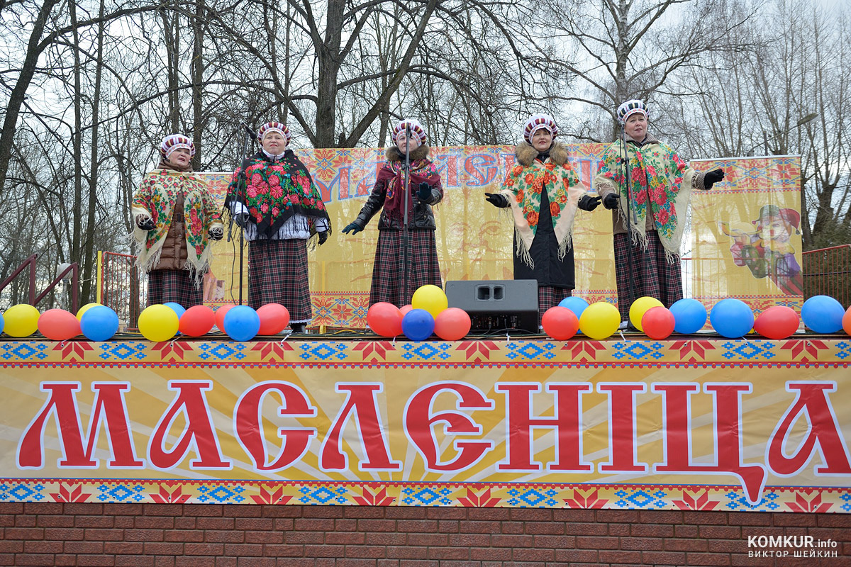 Непокорный столб, блины с шашлыком и пылающее чучело. Как Бобруйск весну встречал