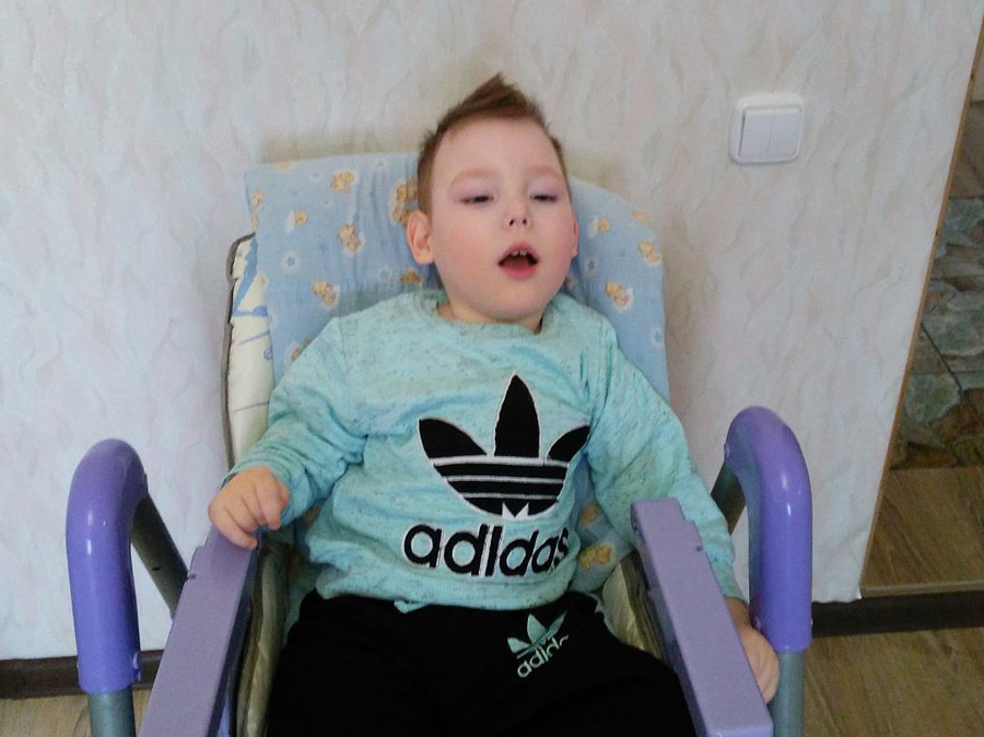 Мальчик с тяжёлой формой ДЦП не может ходить. Нужна помощь