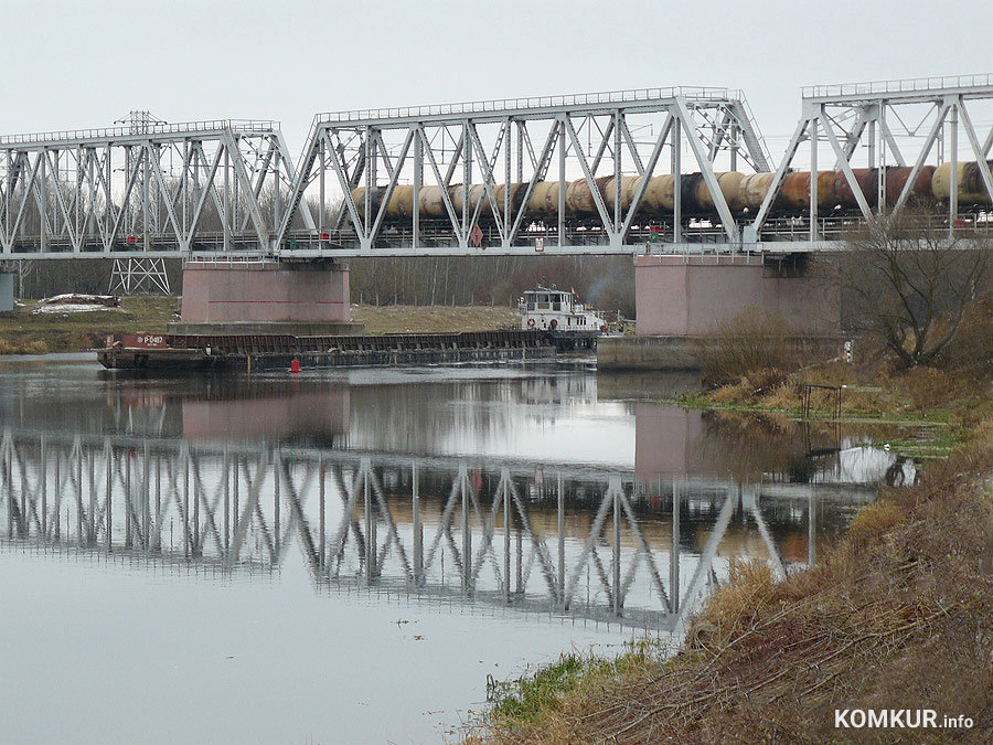 В старицах и на затонах дотаивает последний лед, а Березина уже готовится к открытию навигации. В нынешнем году она начнется строго по графику – 1 апреля.
