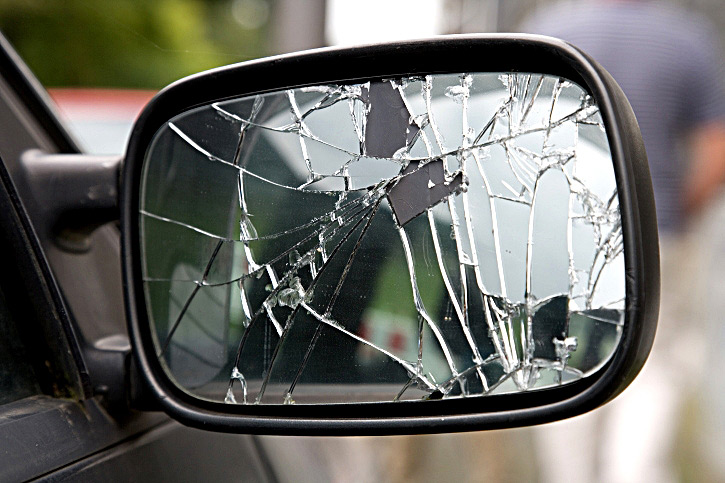 Грозное беспамятство: бобруйчанин «на автопилоте» повредил две машины