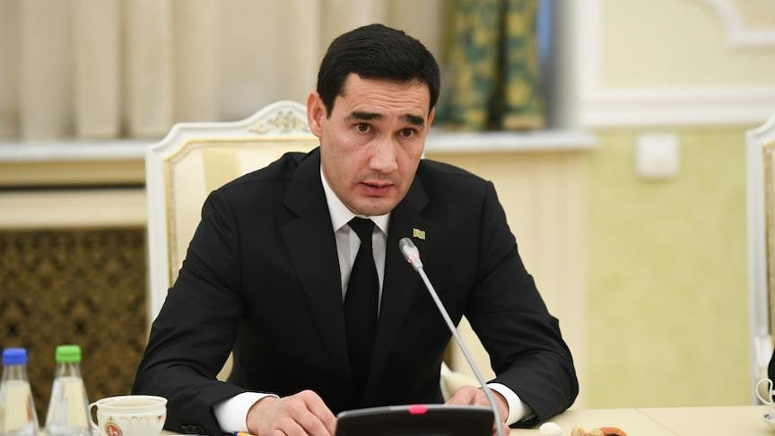 Сердар Бердымухамедов, сын действующего президента Туркменистана Гурбангулы Бердымухамедова, станет новым президентом страны, он набрал 72,97% голосов, сообщил избирком.