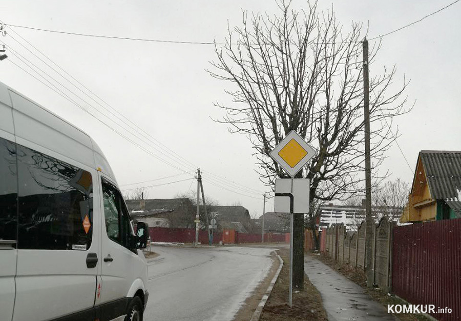 Жители Бобруйска обнаружили опасный перекресток. ГАИ вмешалась