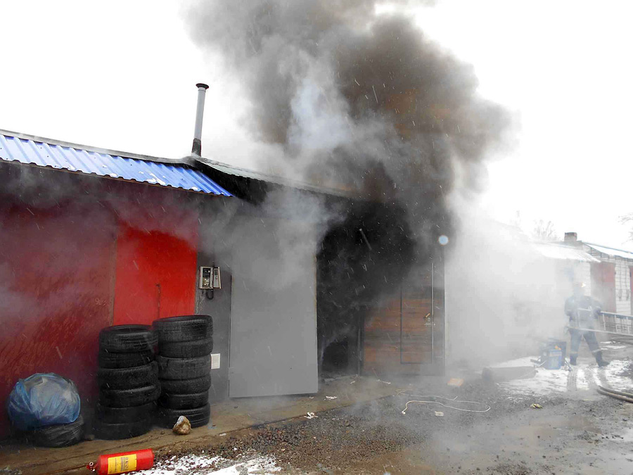 В последний день марта бобруйским спасателям поступило сообщение о пожаре в гараже на улице Шинной.