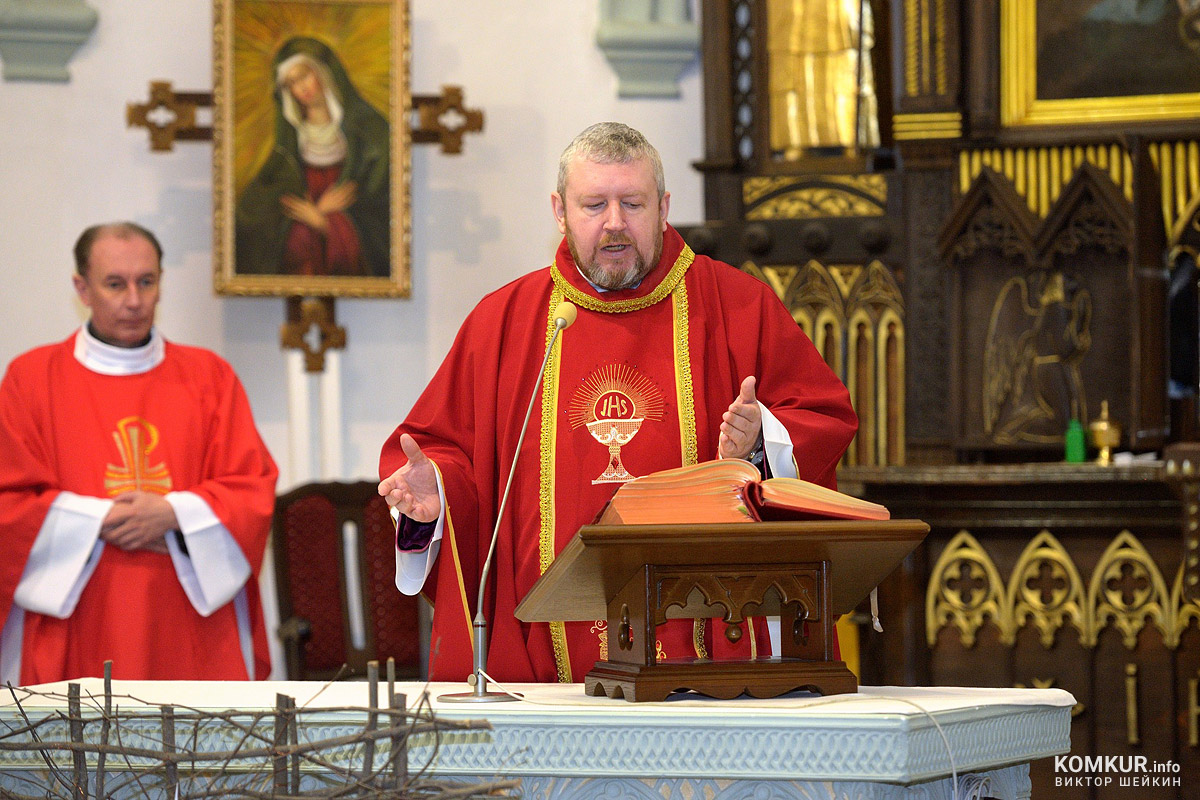 Католики Бобруйска сопроводили Спасителя на Голгофу