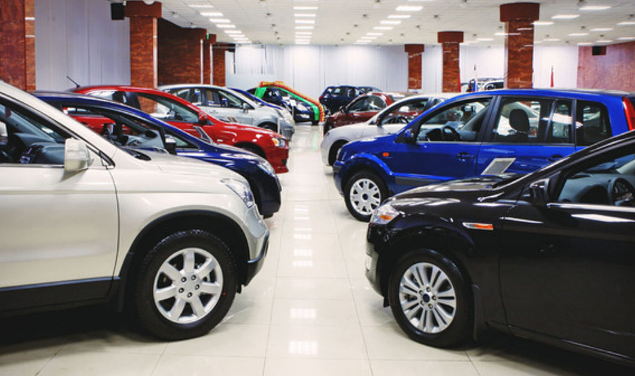 Цены на новые автомобили в марте оказались в среднем на 35-45% выше, чем в феврале.
