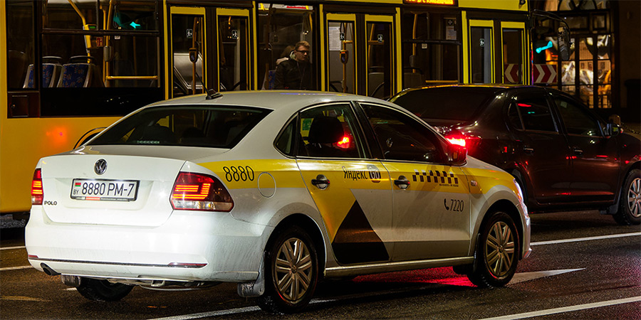 Такси «Яндекс» поднимает цены