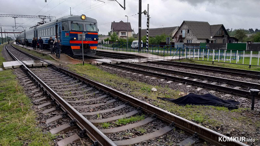 Следователи проводят проверку по факту травмирования девушки поездом в Осиповичах