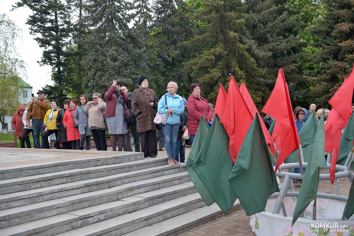 Пионеры Бобруйска на площади Победы