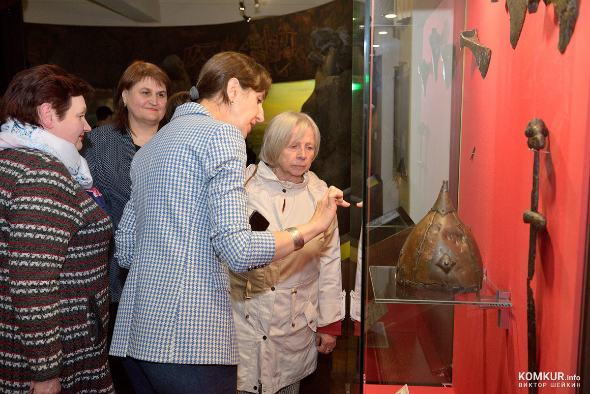 Шлем-двойник и QR-код для портала во времени: как краеведческий музей Бобруйска «Ночь музеев» отмечал