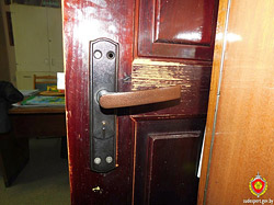На двери оставил «пальчики». В Бобруйске судебные эксперты помогли раскрыть кражу кошелька