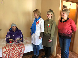 Медики Бобруйской поликлиники №3 поздравили ветеранов