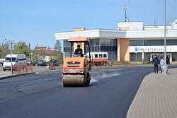 В Бобруйске рядом с вокзалами обновляют дороги (+видео)