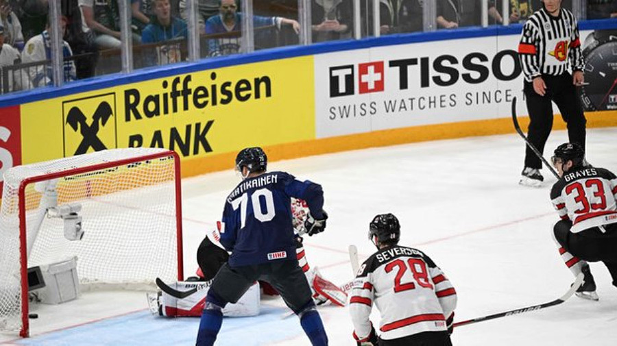 В финале чемпионата мира по хоккею сборная Финляндии обыграла команду Канады в овертайме со счетом 4:3 и стала новым чемпионом мира. 