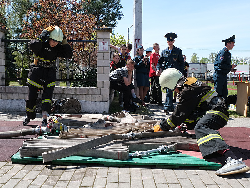 В Бобруйске стартовали зональные этапы областного слета юных спасателей пожарных. 