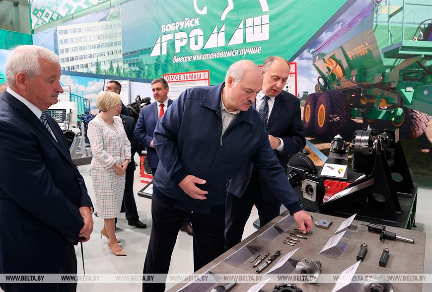 Лукашенко - руководству промпредприятий: с импортозамещением будем вас поддавливать, это шанс