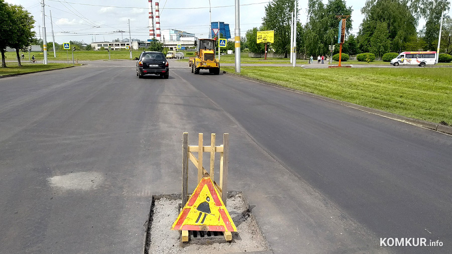 Без малого год прошел с момента открытия нового участка проспекта Строителей. Теперь проспект берет начало от улицы Ленина – это одна из ключевых городских магистралей. Таких в городе всего три. Кроме Ленина, это Минская и Гоголя. Улицы тянутся на пять и более километров и связывают несколько городских районов. С помощью Ленина можно попасть и в пятый-седьмой микрораойны, и в центр, и в отдаленный район тепличного комбината.
