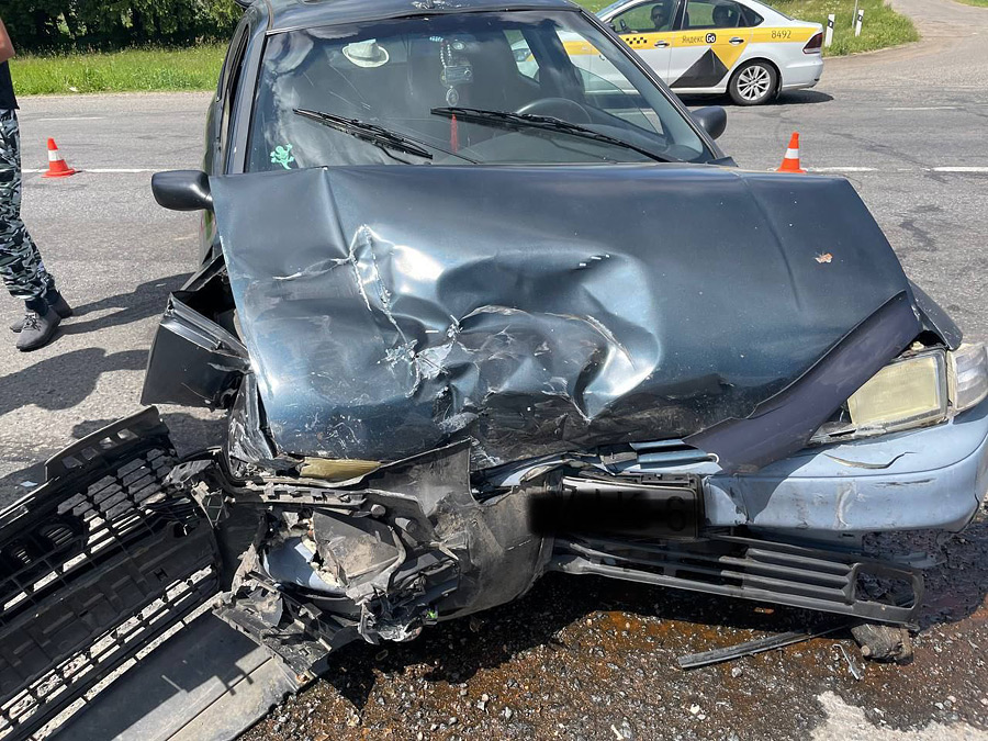 18 июня в 12.13 вблизи деревни Лекерта Бобруйского района 57-летний водитель Audi A4, совершая поворот налево на перекрёстке, не уступил дорогу и столкнулся  с автомобилем Ford Mondeo, который двигался во встречном направлении.