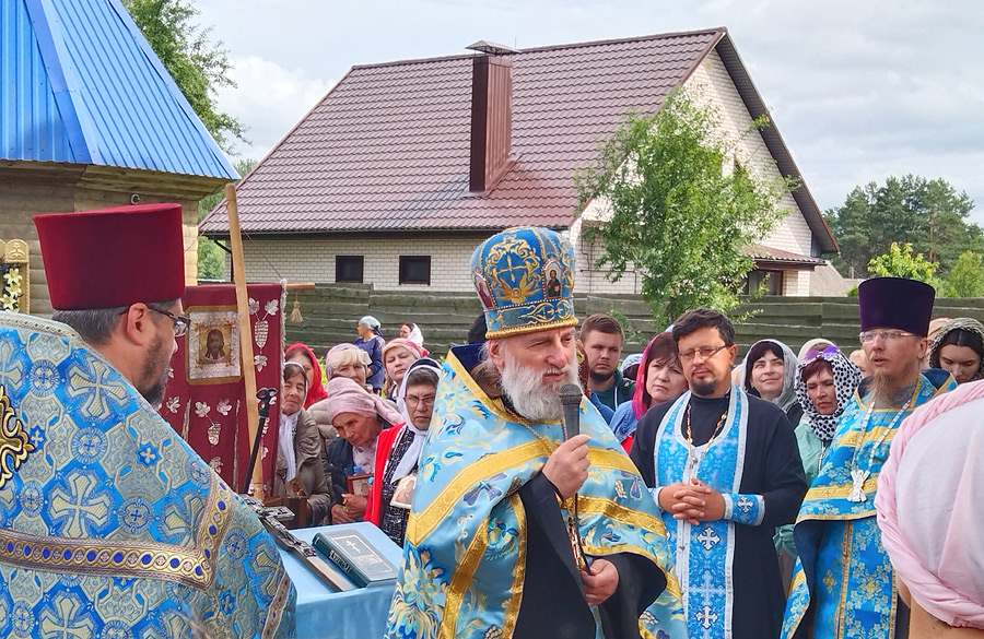 В Бобруйском районе верующие прошли под иконой Божией Матери